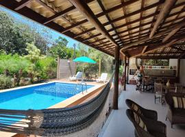 Linda casa 4/4 com piscina na Praia do Forte., cabaña o casa de campo en Mata de São João