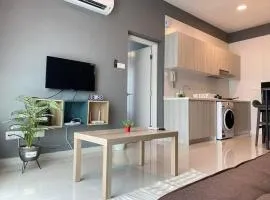JB SKS Pavillion 1BR Apt nearJB CIQ -Smart tv