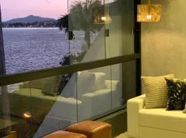 Loft maravilhoso, com vista sensacional do mar