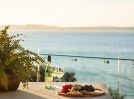 Riviera - Panoramic Water Views In The Heart Of Nelson Bay, hotel in Nelson Bay