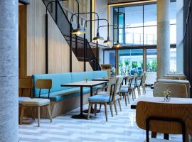 Bella B Hotel, hotel em Nonthaburi