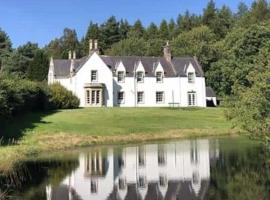 St Marys Farmhouse - Traditional Country Farmhouse with Open Fire, holiday home in Fochabers