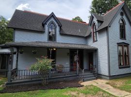 The Carson House Bed & Breakfast, B&B in Pittsburg