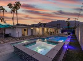 The Desert Xscape Pool & Views, cabaña o casa de campo en Palm Springs