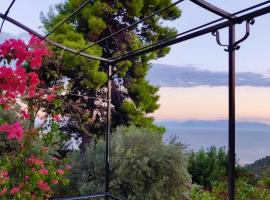 Villa Myrto - Beautiful see-view villa, rumah liburan di Stafylos