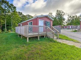 Cassopolis Cabin with On-Site Fishing Pier!, hotel with pools in Cassopolis