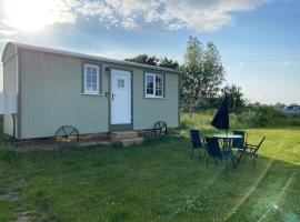 Beautiful 1 Bed Shepherd Hut in Warwickshire, отель в городе Уорик