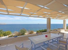 Villa Mavromichali private beach，Liaropá的飯店