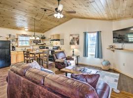 Cozy Cabin Less Than 8 Mi to Great Smoky Mtn Ntl Park, vacation rental in Bryson City