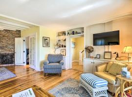 Pet-Friendly Quantico Home with River Views!, haustierfreundliches Hotel in Princess Anne