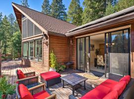 Lush A-Frame Cabin with Wraparound Deck and Views, vacation home in Pioneer