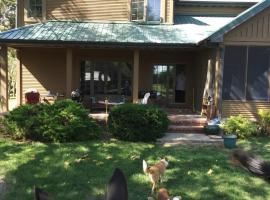 Happy Ass Farm, pet-friendly hotel in Fort Scott