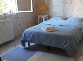 Chambre et sdb privées avec accès indépendant et autonome, hotel en Saint-Herblain