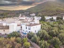 Casa Sol Y Aire - vakantievilla in dorp met privé zwembad, hotel with parking in Pinos del Valle