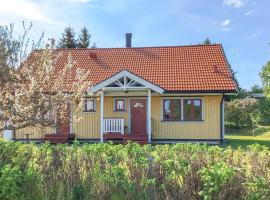 Awesome Home In Adels With Wifi And 3 Bedrooms, hotel in Adelsö