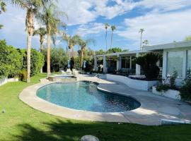 Spectacular luxury 3000 square ft house on 1/3 of acre, hotel sa Palm Desert