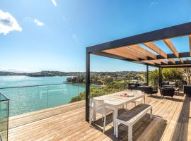 Moana Retreat, holiday home in Putaki Bay