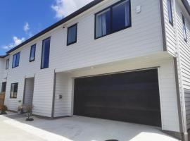 Lovely House in Central Papatoetoe, bed & breakfast i Auckland