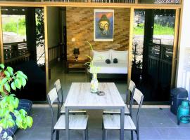 Number SIX house for up to 5 guests with 2 bedrooms, villa à Ko Samet