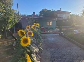 in the village, with a garden, one floor, detached, casa de temporada em Silivri