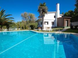 House - 3 Bedrooms with Pool WiFi and Sea views - 7428, chalet de montaña en Portonovo