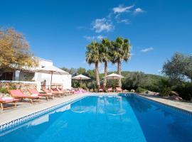 Elegant Ibizan Finca Modern and Classic Features Finca Aleece Santa Gertrudis, מלון ידידותי לחיות מחמד בסנטה גרטרודיס