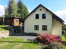 Chata Salicka Bozkov, hotel cerca de Cuevas de Dolomitas de Bozkov, Bozkovska