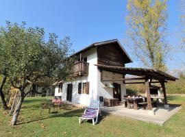 Viesnīca ar autostāvvietu Secluded holiday home in Borgo Valbelluna with garden 