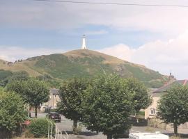 Ulverston first floor apartment with roof terrace, hotel din Ulverston