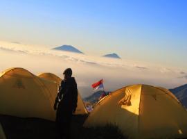 Batur Sunset Sunrise camping, camping de luxe à Baturaja