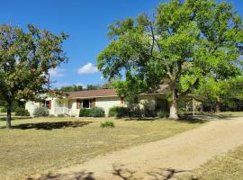 Suniland Cottage, family hotel in Fredericksburg