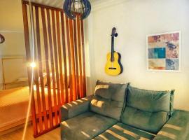 LOFT aconchegante no Centro de Macaé, Wifi, Ar condicionado e Cozinha completa，馬卡埃City Hall附近的飯店