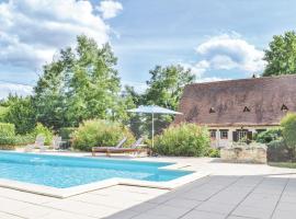 Cozy Home In Vlines With Outdoor Swimming Pool, hotell i Vélines