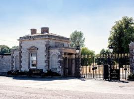 Arrow Lodge at Ragley Estate, casa rural en Weethley