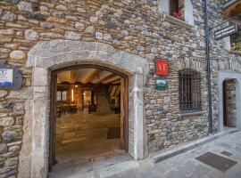 Apartamentos Casa Pichuana, hotel in Benasque