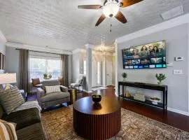 Stay In This Chic Townhome Near Olde Rope Mill