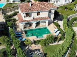 Villa NOAH - 4 bedrooms, 4 bathrooms, heated inside pool, jacuzzi, sauna, gym