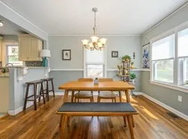 Plan A Trip To Georgia Aquarium In This Comfy 3BR