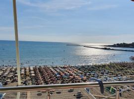 Apartment Sea View, luxury hotel in Shëngjin