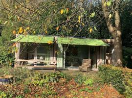 Tuinkamer met landelijk uitzicht en zwembad., appartement in Berkel-Enschot