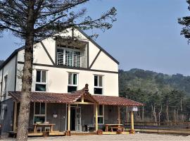 Odaesan Moonlight, cabaña o casa de campo en Pyeongchang