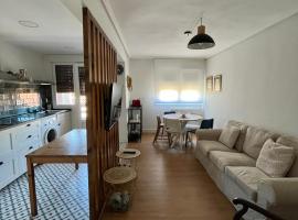 Apartment for 4 in Lejona Casa Natalia NO ELEVATOR, hotel berdekatan University of the Basque Country, Leioa