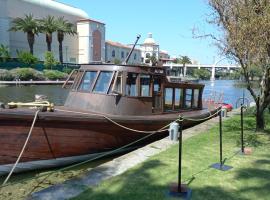 ALTAIR . Wooden Boat . Cape Town เรือพักในเคปทาวน์