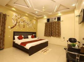 Hotel Nexus l Hotels In Charbagh Lucknow, hotel cerca de Aeropuerto internacional Chaudhary Charan Singh - LKO, Lucknow