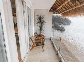 Legends Beachfront Resort, hotel in Uluwatu