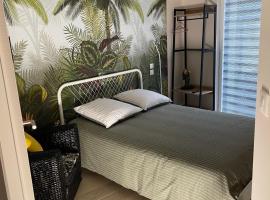 Studio cosy avec en option piscine accessible de avril à octobre, khách sạn ở Quimperlé