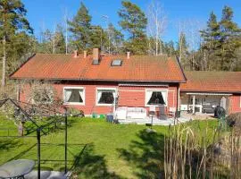 4 Bedroom Nice Home In Trosa