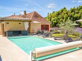 Viesnīca Nice home in St, Andre dAllas with 3 Bedrooms, WiFi and Outdoor swimming pool pilsētā Le Clos d'Allas