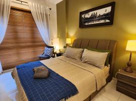 Aldridge Residence Tropical Suite - EMIRA, hotel near Malawati Indoor Stadium, Shah Alam