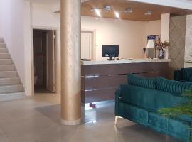 Kristal Garni Hotel, serviced apartment in Novi Sad